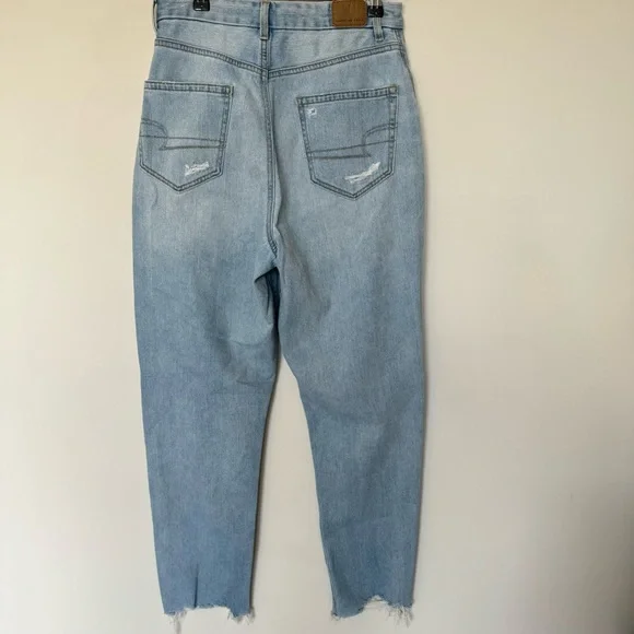 American Eagle Curvy Mom Jeans Light Wash Blue Distressed Raw Hem Ankle 6 Women - Picture 5 of 8